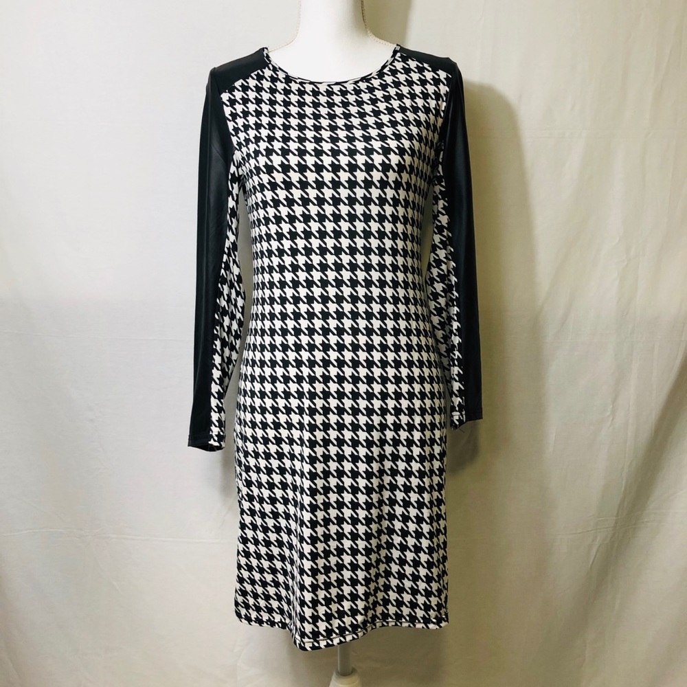 Houndstooth pattern mini dress